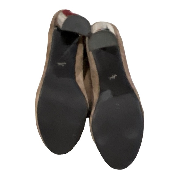 KENNETH COLE NewYork Tan Suede Heels - Picture 3 of 9